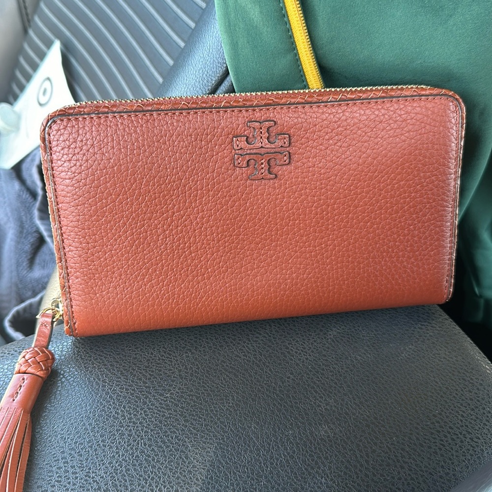 Beautiful Tory wallet